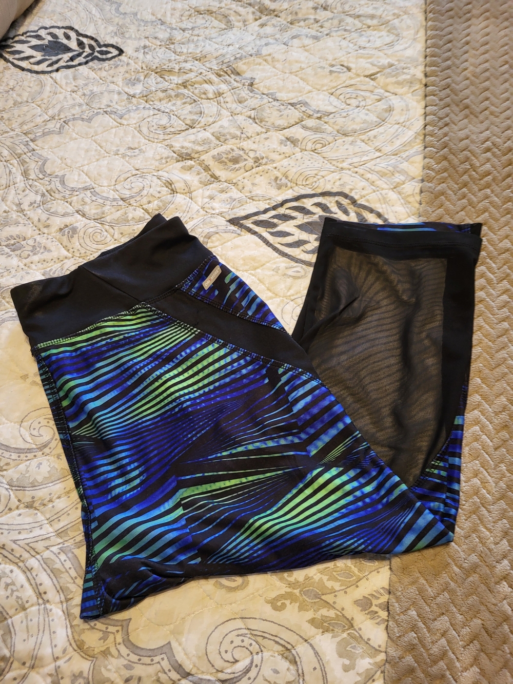 Woman's Active Leggings/Capri- Blue & Green Pattern